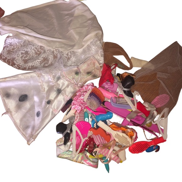 Mattel Barbie Doll Collection: Storage Bag & Wet 'n Wild Pool Set - Picture 3 of 7